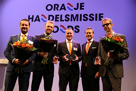 CEO Ralph Hamers and the winners G3, Micanti and Tropenzorg, at the prize-giving ceremony