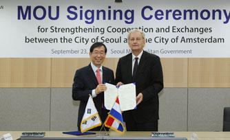 From 21 to 28 September, mayor Van der Laan led a trade <br />mission to South Korea and China. In both countries, the <br />delegation visited Korean and Chinese companies that have <br />branches in the Amsterdam region. In Korea, a new joint <br />venture agreement was signed between the cities of Seoul and <br />Amsterdam. Seoul and Beijing have been twinned with <br />Amsterdam since 1999 and 1985 respectively. <br />In Seoul, Van der Laan (on the right) with his fellow <br /> mayor Park (on the left) signed a new joint venture agreement. <br /> Important themes in the agreement include: electric transport, <br /> water, cycling and E-governance. There are currently around <br /> 50 Korean companies based in the Amsterdam region. Each year, <br /> some five new Korean companies set up business. Members of the <br /> Amsterdam delegation visiting Seoul included: the Amsterdam <br /> Chamber of Commerce, NFIA, Schiphol, AKD, AON, Cisco, Deloitte, <br /> ING, Drive Ugo, KIA motors, The Student Hotel and the <br />VU University Amsterdam.