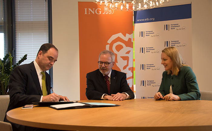 Photo, left to right: Stephen Fewster (ING), Werner Hoyer (EIB) and Isabel Fernandez (ING)