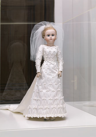 Wedding Dress On Display Ing Em Couture Doll Wedding Dress Mvo 2009