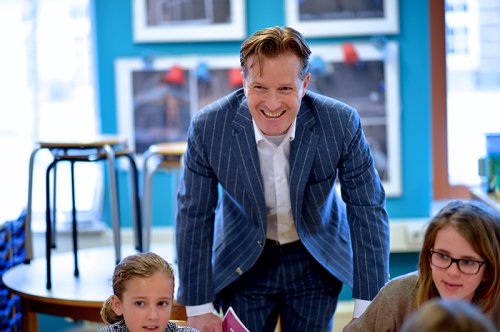 ING employee Jeroen Prevo really enjoys working with kids during Money Week.