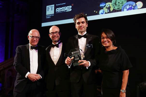 ING’s Michiel de Vries (second from left) and Luc Driessen (second from right) receive their  award for innovation in strategy and changing behaviours from the FT’s Michael Skapinker (left) and RSG Consulting’s Reena SenGupta (right).