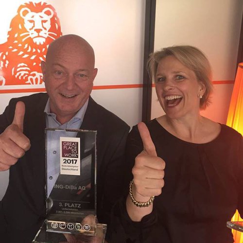 ING in Germany’s Kees de Knegt and Corinna Vogtare are all smiles after ING was ranked </br>the third best employer in Great Place to Work’s 2001 to 5,000 employee category.