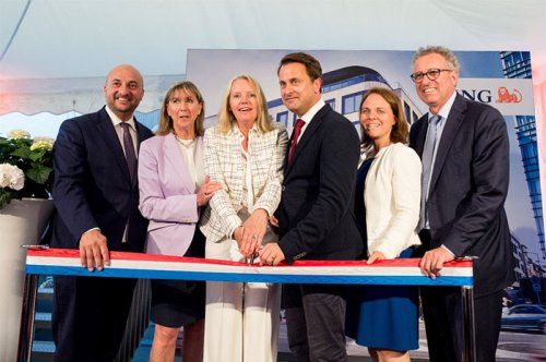 ING in Luxembourg CEO Colette Dierick (third from left) and Luxembourg Prime Minister, Xavier Bettel (third from right) cut a ribbon to open ING Lux House. Others pictured are Luxembourg Deputy Prime Minister and Minister of Economy, Etienne Schneider, City of Luxembourg Mayor, Lydie Polfer, Minister for Family and Integration, Corinne Cahen and Minister for Finance, Pierre Gramegna.