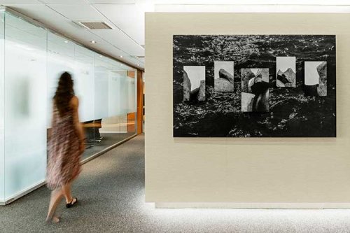 Miren Pastor<br /> <em>SeeingThrough</em>, 2018<br /> 1.- 40 x 26,6 cm / 2.- 35 x 23,33 cm / 3.- 50 x 33,3 cm / 4.- 35 x 23,33 cm / 5.- 40 x 26,6 cm / (200 x 120 cm)<br />5 photographs printed on aluminium, back piece printed on wood