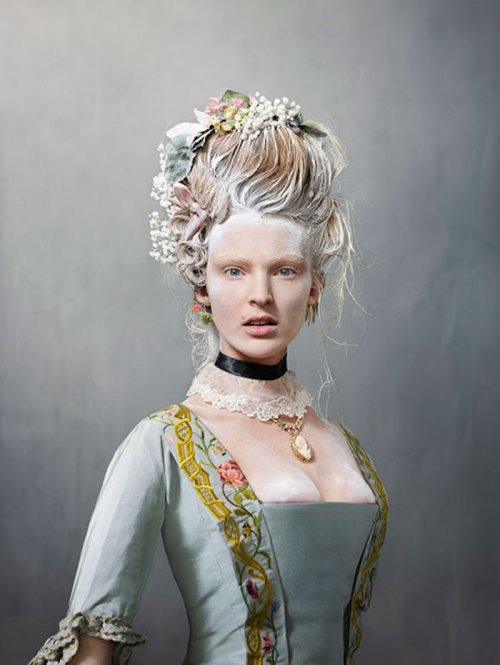Erwin Olaf (1959) <br><em>Concealed Treasures VI</em> <br>2016 <br>Lambda print op Dibond