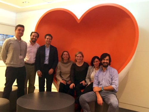 Two families sharing the love seat at ING Spain in Madrid. From left to right: Javier Crespo, Enrique Rodriguez, Joe Bloemendaal (Mitek), Irina Shavgenia, Loes Bomans, Maria Eugenia and Pablo Ordás (ING).