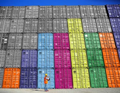 The first harbours to deliver their figures – two weeks after the end of the month – are Singapore and Hong Kong.