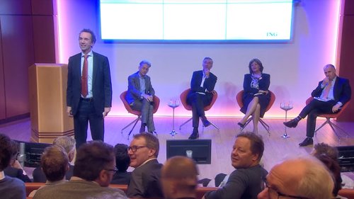 From left to right: Peter van der Geer, external moderator; Edward Boeijenga, chairman of the Dutch Works Council; ING CFO Koos Timmermans; Marion Derckx, Dutch ambassador to the Philippines; and Wilco de Jonge, Director Human Rights policy at Amnesty International in the Netherlands.
