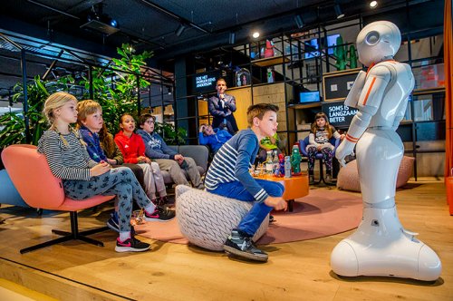 Robot Ginger teaches children about money